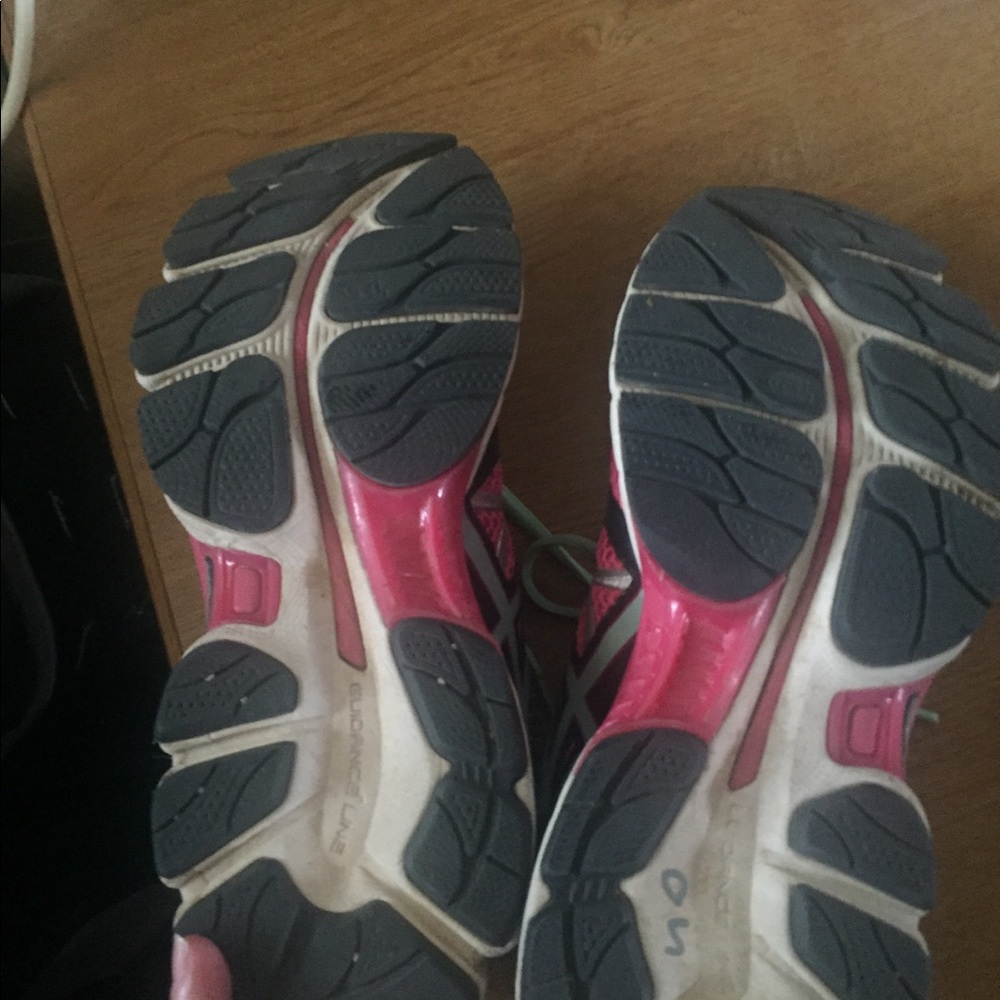 ASICS - Picture 5 of 5